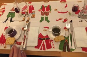 Weihnachtstischdecke und Vorspreisengedecke