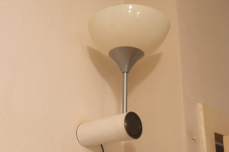 Eine gelungene Improvisation einer Wandleuchte