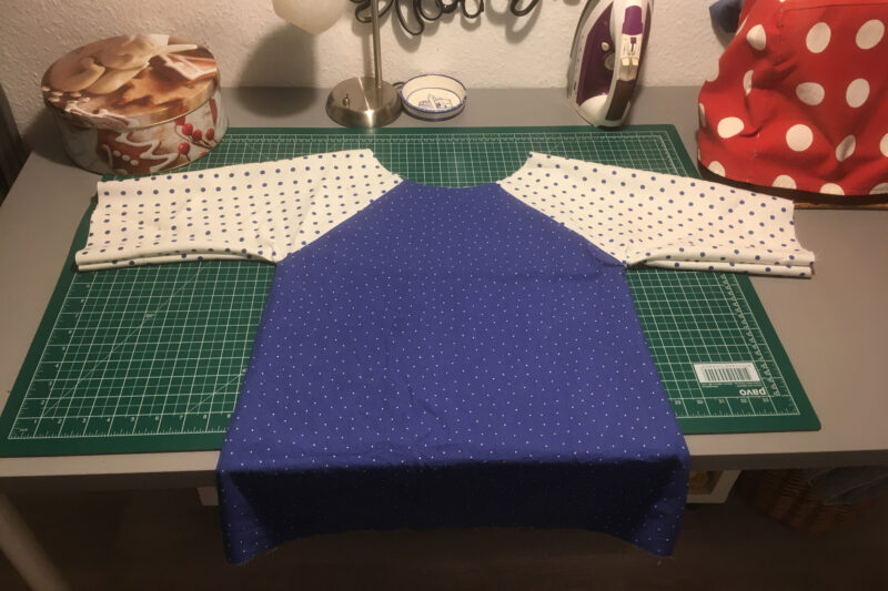 Photo einer Bluse im Raglanschnitt