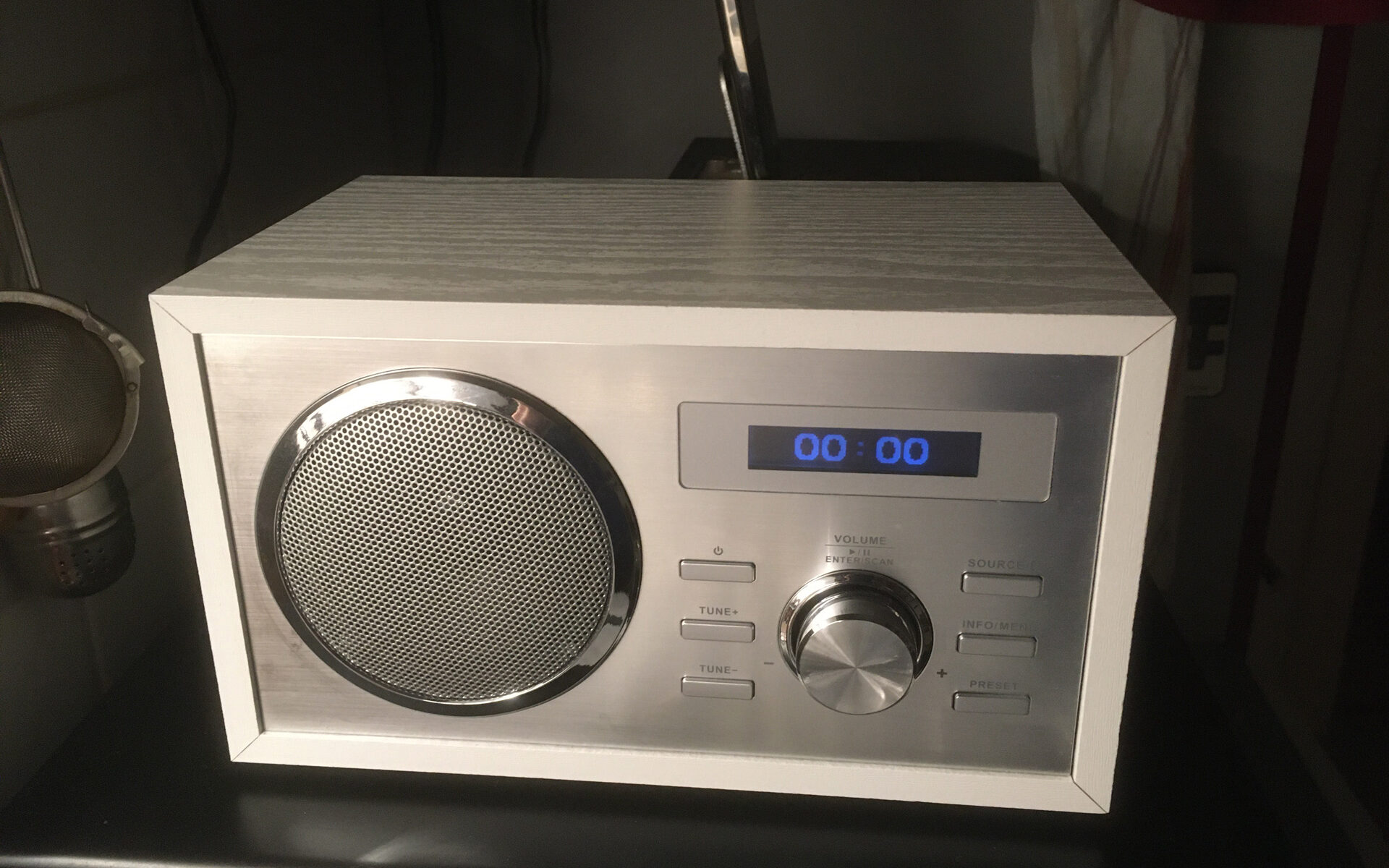 Radio, weiß, kastenförmig